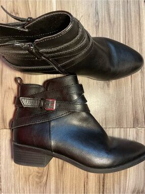 Sun + Stone Black Ankle Booties Sz 7 excellent Condition
